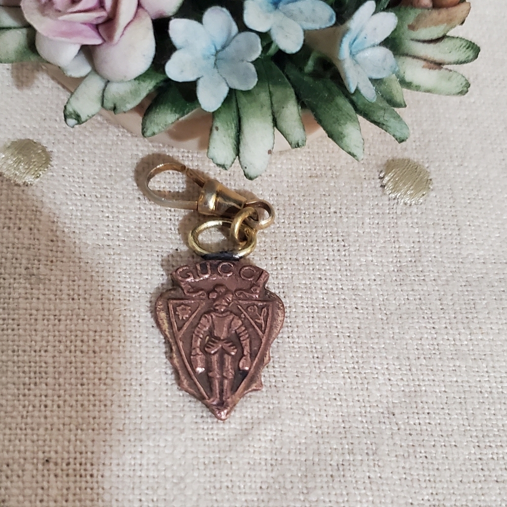 GUCCI RARE VNTGE COPPER GOLD SOLDIER KNIGHT ZIPPER PULL TAB BAG HANG TAG CHARM - Picture 6 of 6